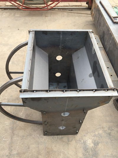 生產(chǎn)水泥隔離墩模具的竅門與保定隔離墩鋼模具廠設(shè)備優(yōu)勢(shì)