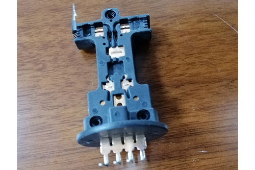 江蘇汽車內(nèi)飾件生產(chǎn)廠 塑膠模具代理加盟與機械設(shè)備一體化服務(wù)