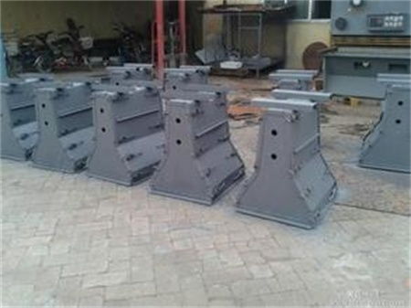 上海隔離墩模具誠信商家 多圖展示機械設(shè)備，品質(zhì)與信賴并行