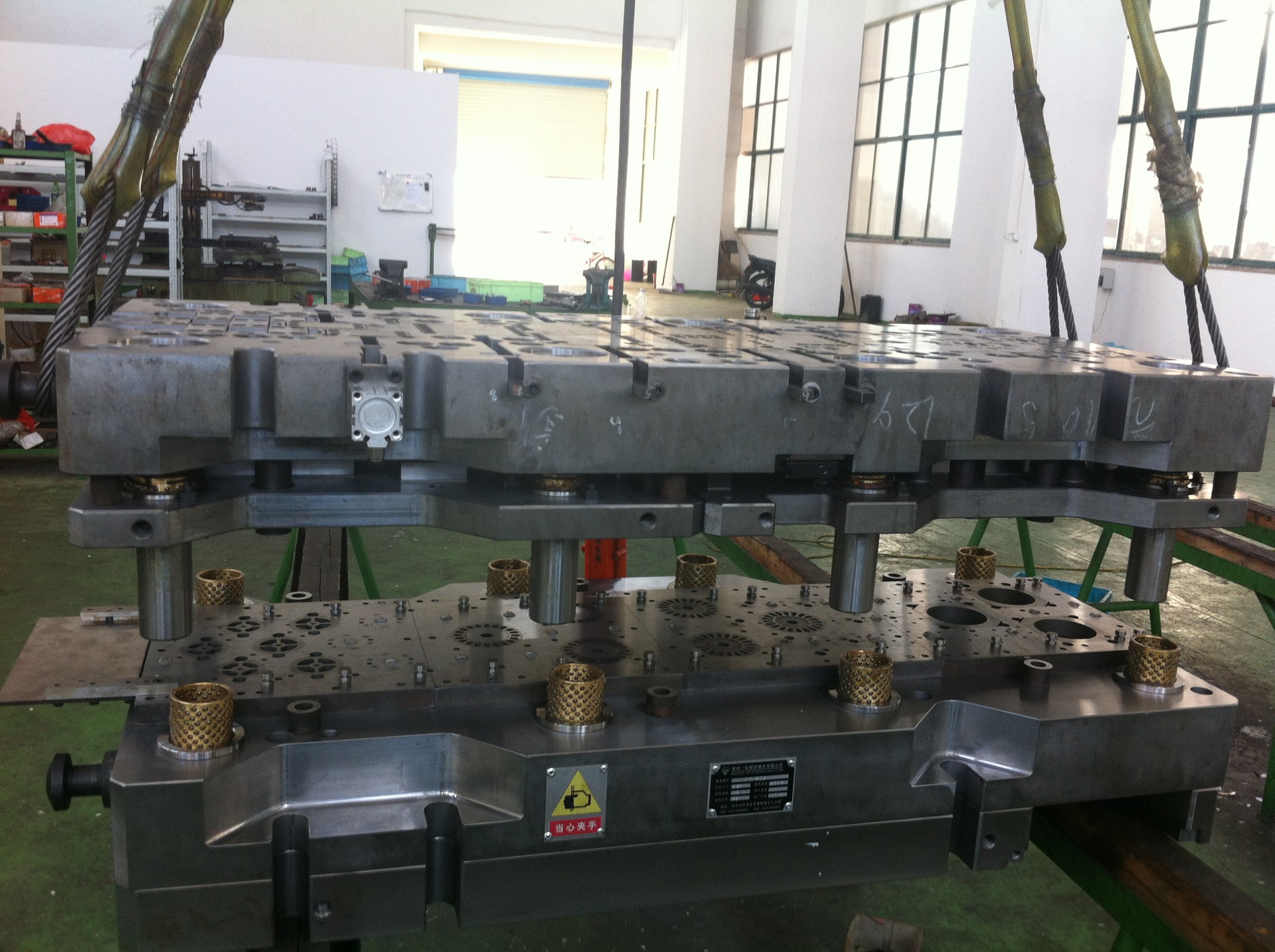 常州一鉆精密模具 專注馬達(dá)鐵芯自動(dòng)疊鉚高速?zèng)_模具的卓越制造